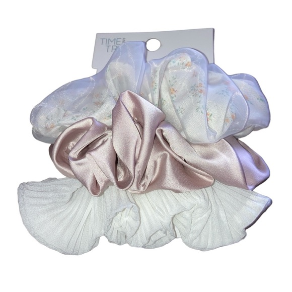 Time And Tru Ivory Ponytail Tie Scrunchie - Picture 2 of 12